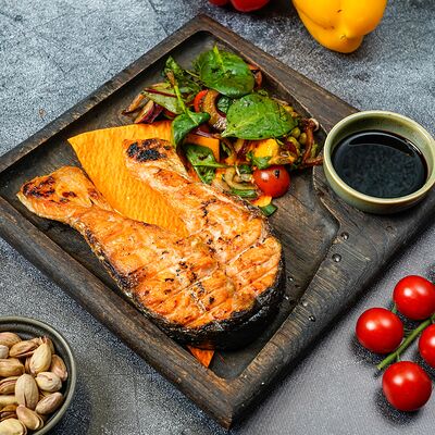 Стейк из лосося в КАФЕ ВЕСНА по цене 1635 ₽