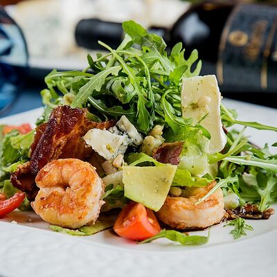 Салат Кобби с креветками в Одесса по цене 970 ₽