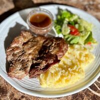 Отбивная из cвинoй Шеи в La Costa