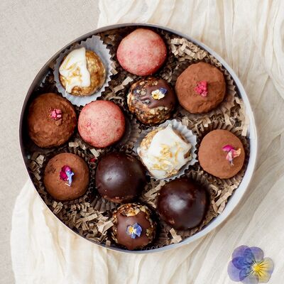 Подарочный набор ПП-конфет без сахара 12 шт. в Co'Zona по цене 1450 ₽