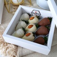 Клубничный набор Миндаль в ChocoBoomBerry