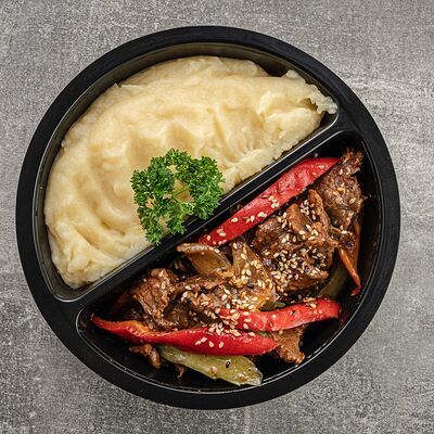 Говядина с сельдереем с гарниромв Tagam по цене 2800 ₸