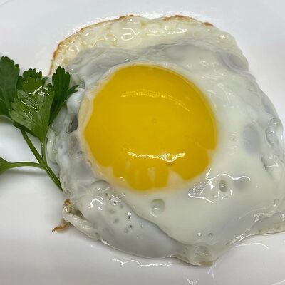 Бифштекс с яйцом в КафеПельмешкин дворик по цене 300 ₽