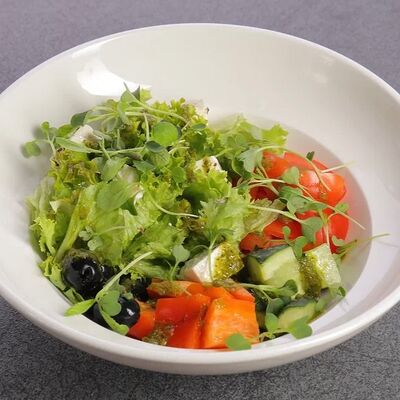 Греческий салат в Mir love по цене 662 ₽