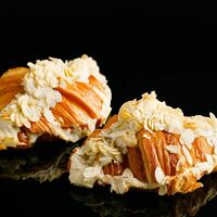 Круассан с миндалём в Sweet Сoncept Кондитерская студия
