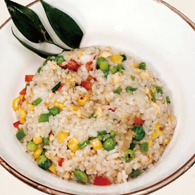 Жареный рис с овощами в Золотая панда по цене 690 ₽