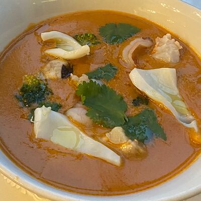 Суп Том-ям с креветкой и кальмарами в Bellagio по цене 1100 ₽