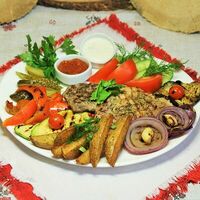 Нескромное скоромное отбивные с овощами гриль в Станица