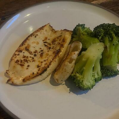 Кальмар на гриле с брокколив Billy McDaniel по цене 340 ₽