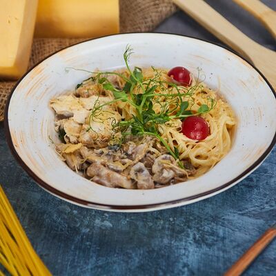 Паста с курицей и грибами в Тайфун по цене 299