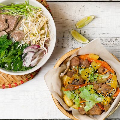 Суп и Салат в Дядюшка Фо по цене 620 ₽