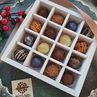 Подарочный набор 16 сырных конфет ручной работы ассорти в Choco.cake.hand