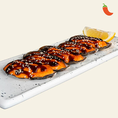 Запеченные мидии спайси в Томята Тосуши по цене 780 ₽