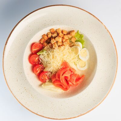 Цезарь с форелью с/с в Семейный ресторан Tiki&Taki по цене 750 ₽