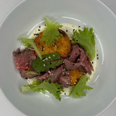 Хашбраун с ростбифом в Nook Coffee по цене 720 ₽