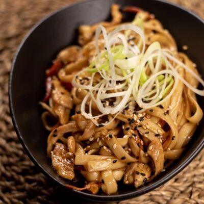 Удон со свининой в Taka Bar & Grill по цене 490 ₽