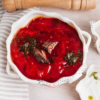 Фирменный борщ. Branded borscht в Деликадесса по цене 850 ₽