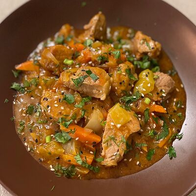 Гуляш из свинины в То место по цене 260 ₽