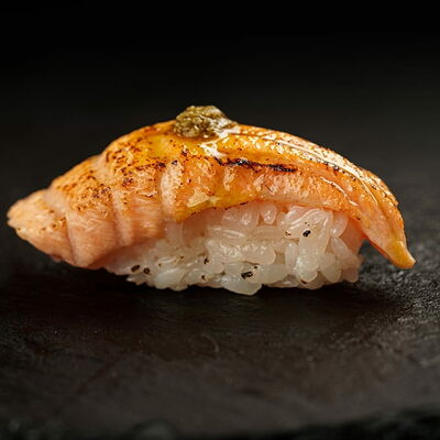 Опаленные суши с лососем в Мистер суши по цене 249 ₽