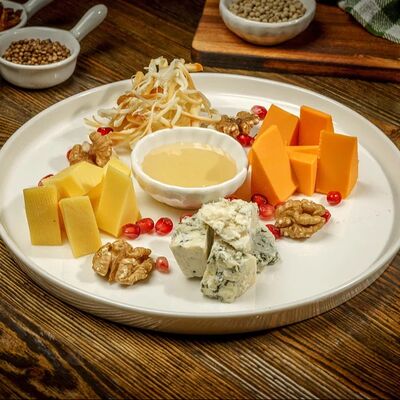 Ассорти сыров в Пловная по цене 550 ₽