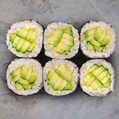 Ролл с авокадо в Gaijin по цене 330 ₽