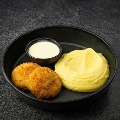 Домашние котлеты из щуки с картофельным пюрев Fish Point по цене 950 ₽