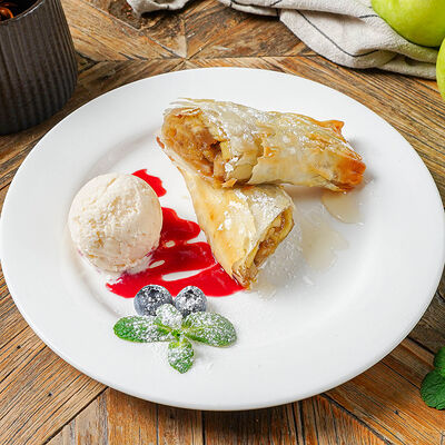 Штрудель яблочный в Café Sicilia по цене 620 ₽