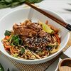 Wok c окороком в соусе хойсин в Умами по цене 440