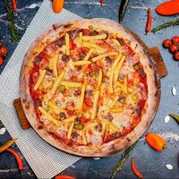 Пицца Деревенская в La Pizza Bomba на дровах