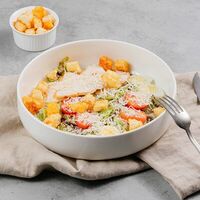 Салат Цезарь с курицей в Бобы