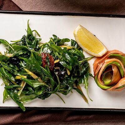 Салат с сёмгой и авокадо в Карас по цене 1050 ₽