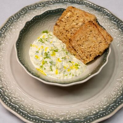 Толченка из зеленого лука с яйцом и сметаной в Мёд и Масло по цене 406 ₽