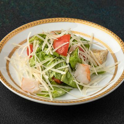 Салат Цезарь с креветками в Orisushi по цене 440 ₽