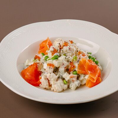 Оливье с красной рыбой и креветками в Кими по цене 970 ₽