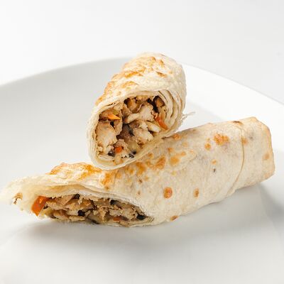 Шаурма с курицей и халопенью в Матрешка по цене 390 ₽
