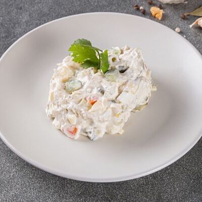 Оливье с курицей в Сапфир Premium HITS & GRILL по цене 600 ₽