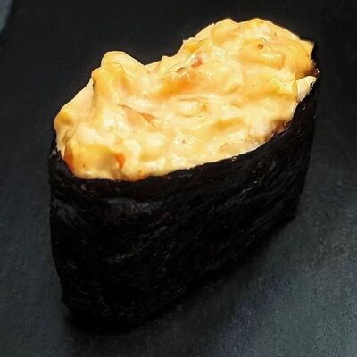 Гункан спайси с гребешком в Sevengold по цене 270 ₽