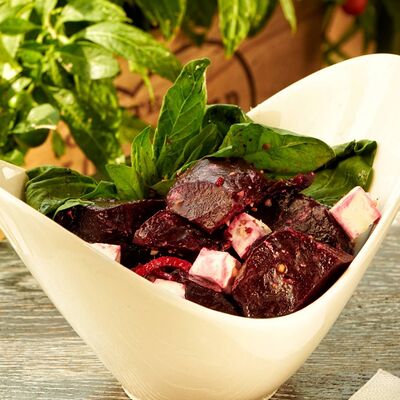 Салат из запеченной свеклы с фетойв Буркина Фасоль по цене 290 ₽