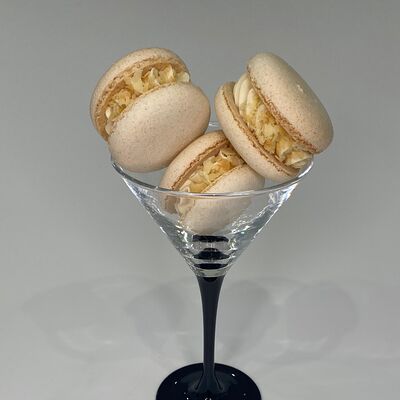 Макарон ванильный пломбир в Mindal store&cafe по цене 300 ₽