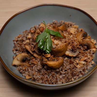 Гречневая каша с грибочками в Green Dog по цене 480 ₽