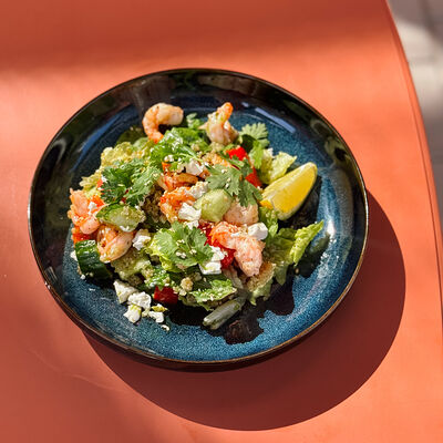 Салат с киноа, сыром сиртаки и креветками в Banoffi (Bormio) по цене 780 ₽