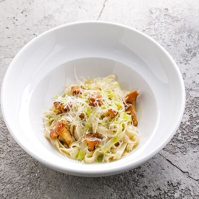 Феттучини с лисичками в Кукумбер по цене 890