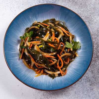 Салат из морской капусты в Soju по цене 590 ₽