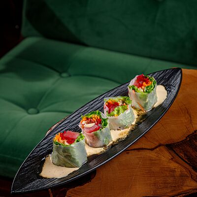 Спринг-ролл с тунцом в Smoky Rabbits Chillout Bar по цене 520 ₽