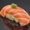 Лосось с маринованным стеблем васаби в Bluefin по цене 340