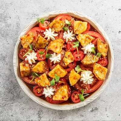 Салат с хрустящими баклажанами в Aura Shubar по цене 3630 ₸