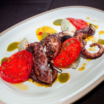 Щупальца осьминога на гриле в Мясо & Рыба по цене 1290