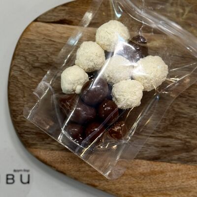 Фундук и земляника в шоколаде в Киви фрут бар по цене 365 ₽