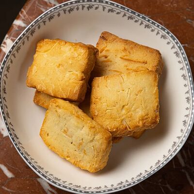 Печенье с миндальными лепестками в Centrale bistro по цене 470 ₽