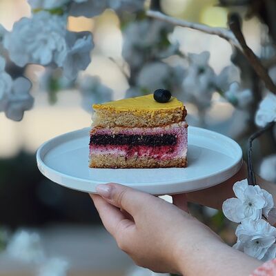 Пирожное Черника - лимон в Кондитерская Виолет по цене 259 ₽